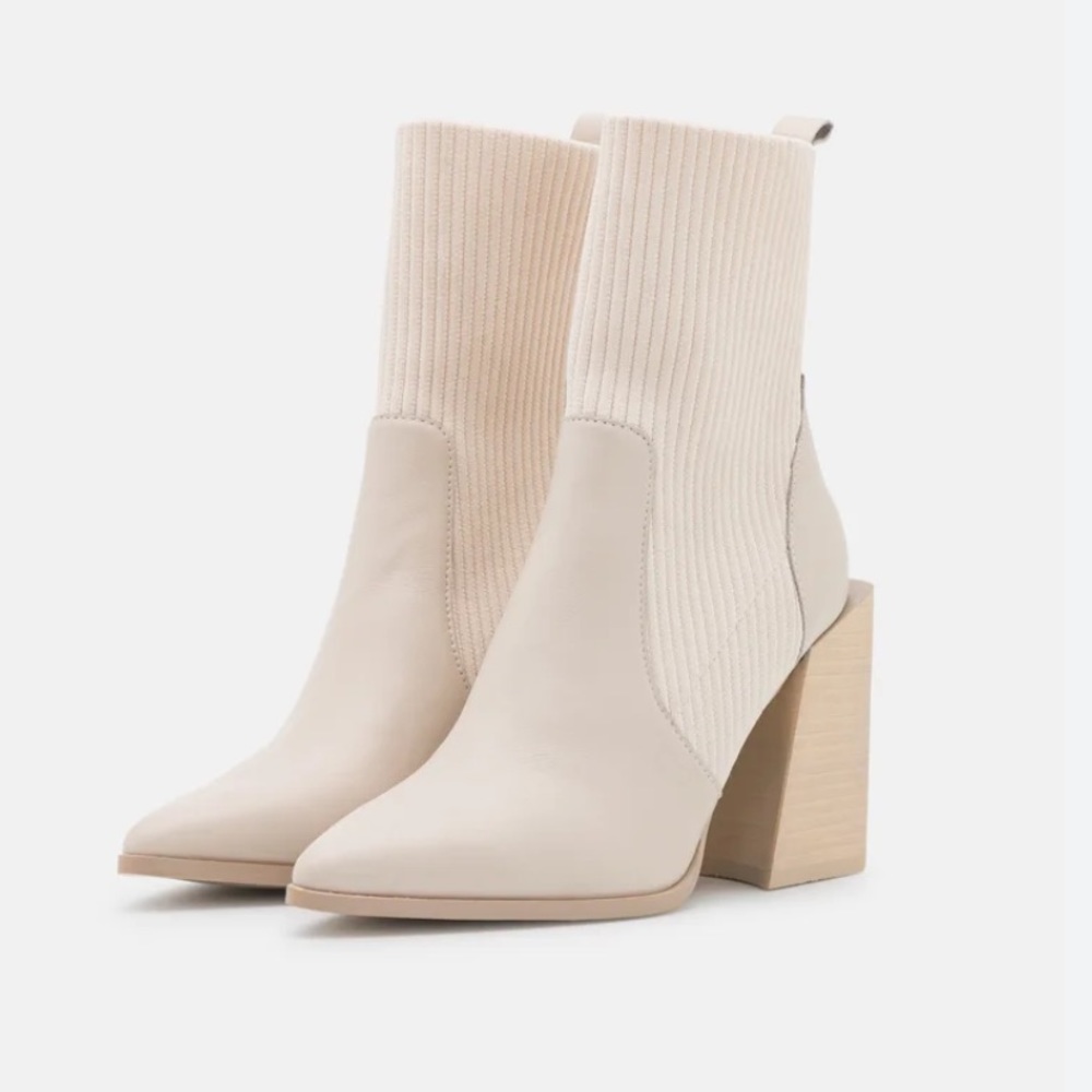 NWOT Steve Madden Tackle Boot in Bone